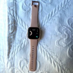 Rose Gold Fitbit Versa with original band